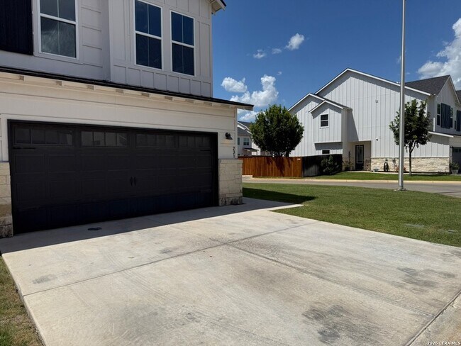Building Photo - 231 Sapphire Dr