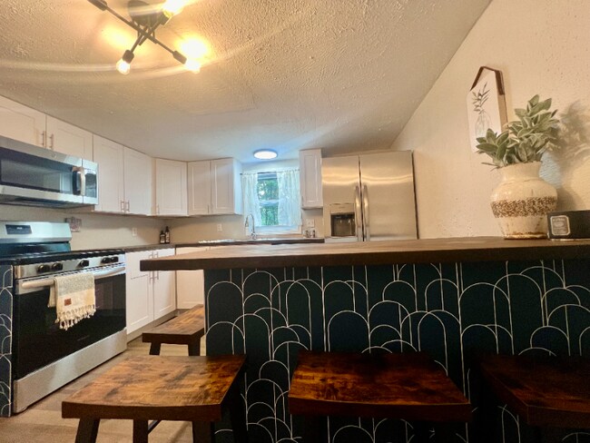 Building Photo - 5950 Jessup Rd