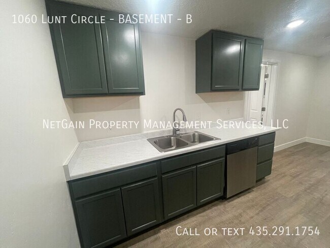 Building Photo - 1060 Lunt Cir