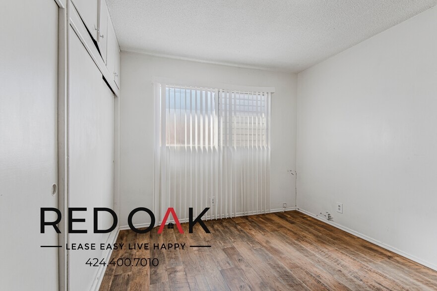 Building Photo - 1352 N Las Palmas Ave