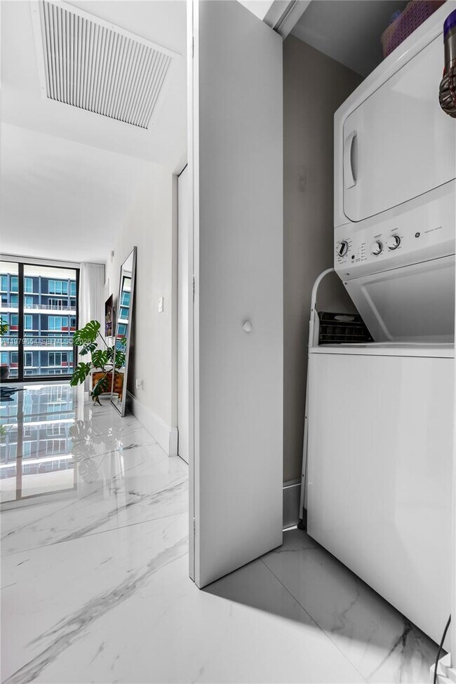 Building Photo - 1300 S Miami Ave