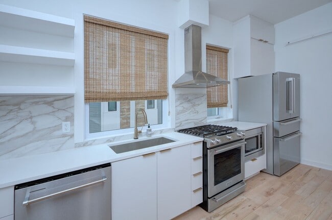 Building Photo - 2737 Shenandoah Ave