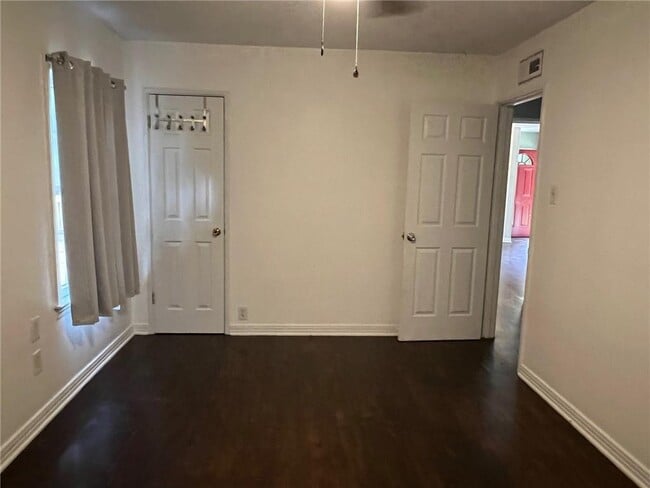 Building Photo - 5454 Lusann Dr