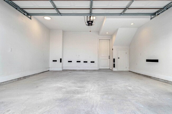 Building Photo - 2771 Freund St