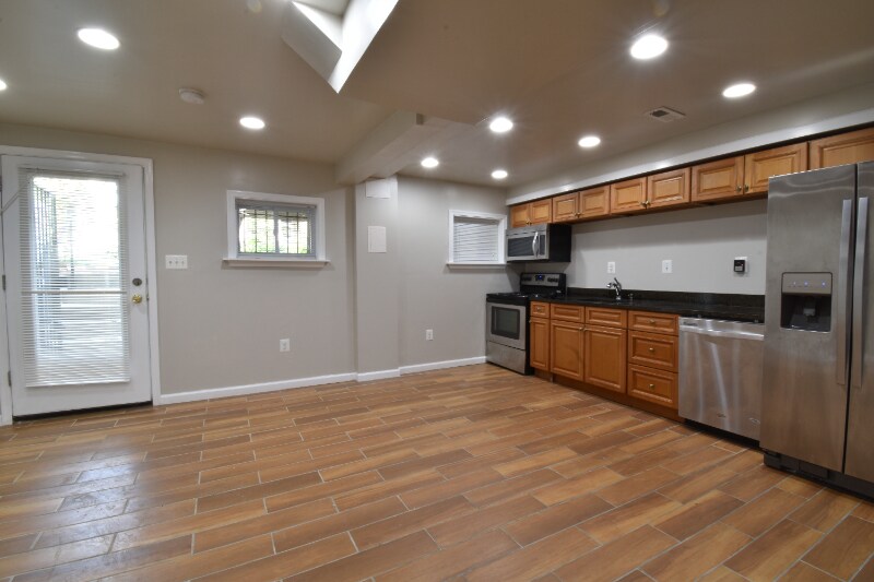 Building Photo - 620 Princeton Pl NW