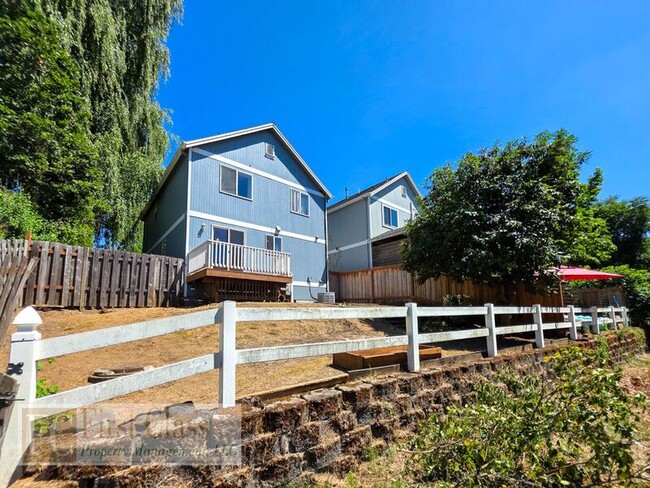 Building Photo - 503 SW 207th Ave
