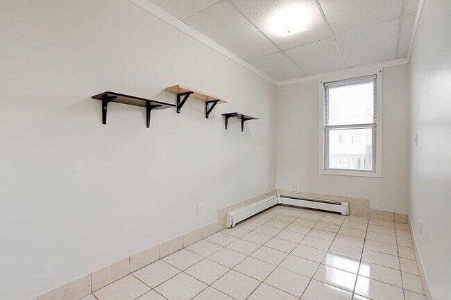 Building Photo - 156 Bennington St