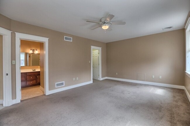 Building Photo - 353 W King St