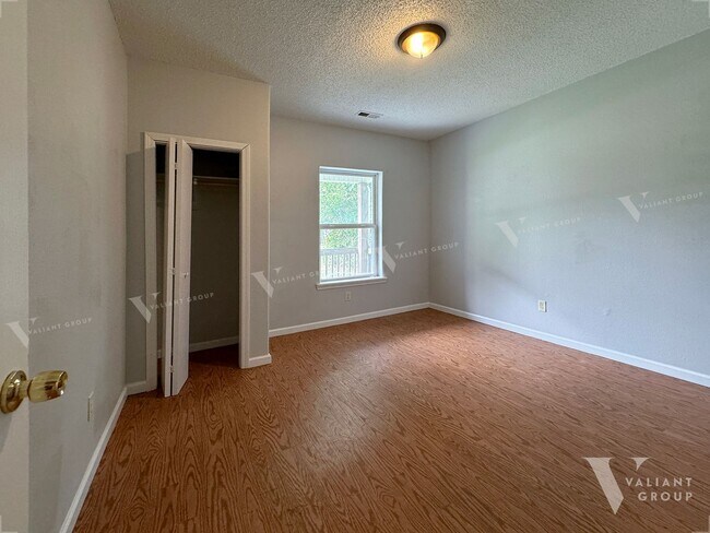 Building Photo - Cozy 3-Bedroom 1-Bathroom in Woodland Heig...