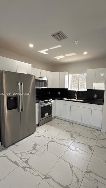 Building Photo - 811 E 52nd St