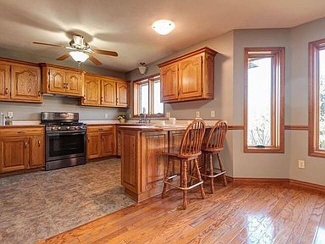 Building Photo - Executive 4 Bedroom 3.5 Bath 3+ Car Garage...