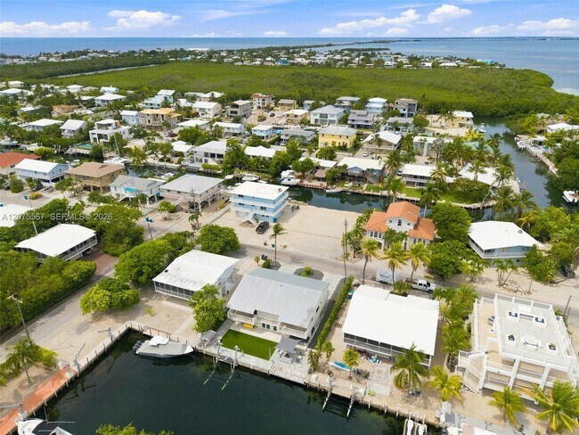 Building Photo - 203 Gulfview Dr