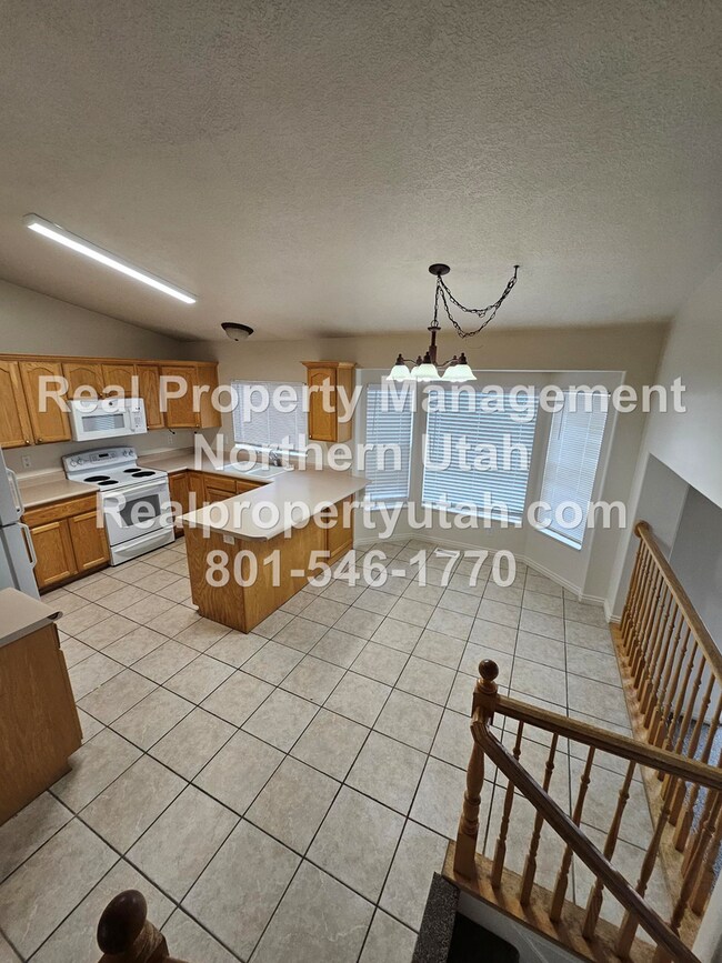 Building Photo - Beautiful 4 Bed 3 Bath Layton Home