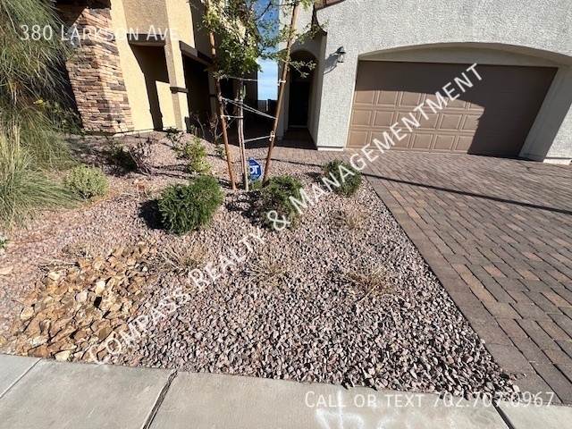Building Photo - 380 E Larson Ln