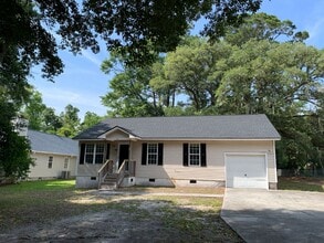 Building Photo - 211 Friendly Ln