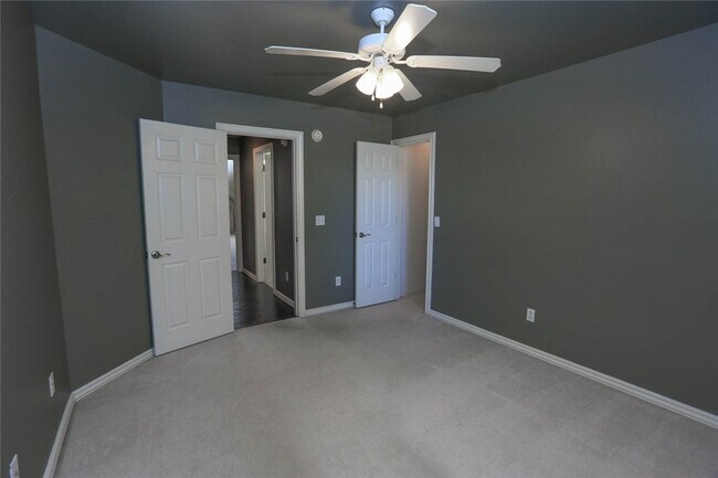 Building Photo - 5300 S 44th Pl