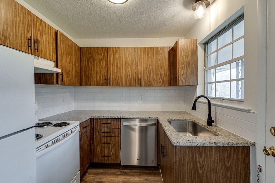 Building Photo - 2845 Dayton Blvd