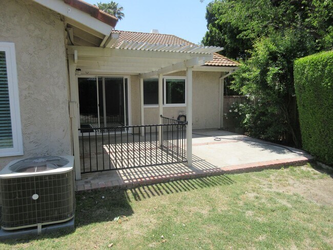 Building Photo - Beautiful updated 1-story home in Northridge