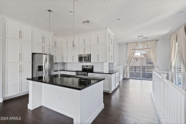 Primary Photo - 6565 E Thomas Rd