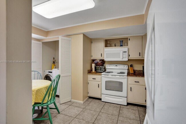 Building Photo - 14671 Bonaire Blvd