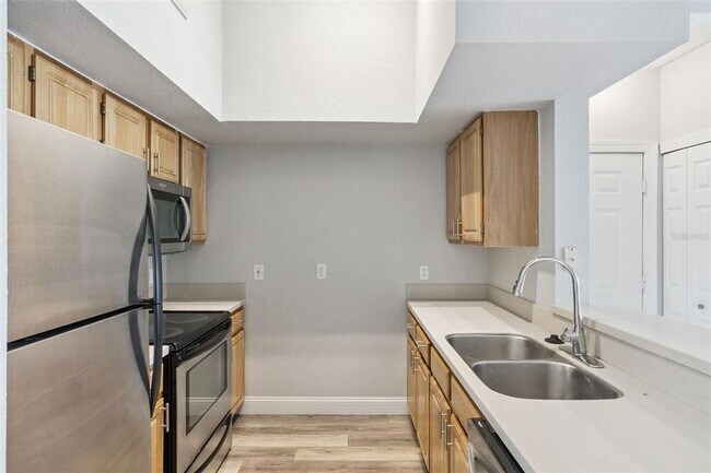 Building Photo - 13015 Plantation Park Cir