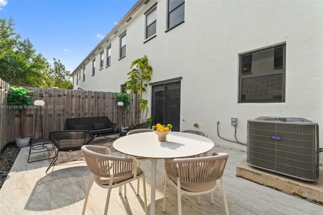 Building Photo - 403 NE 212th St