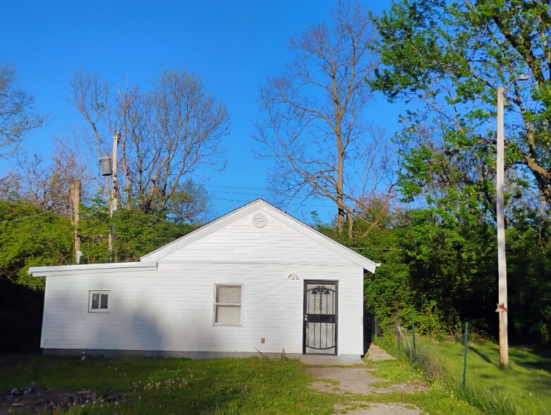 Building Photo - 250 Chain Ave