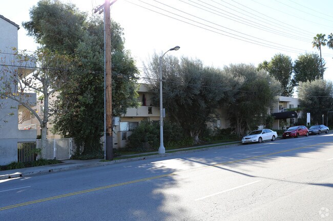 Building Photo - Villa Burbank