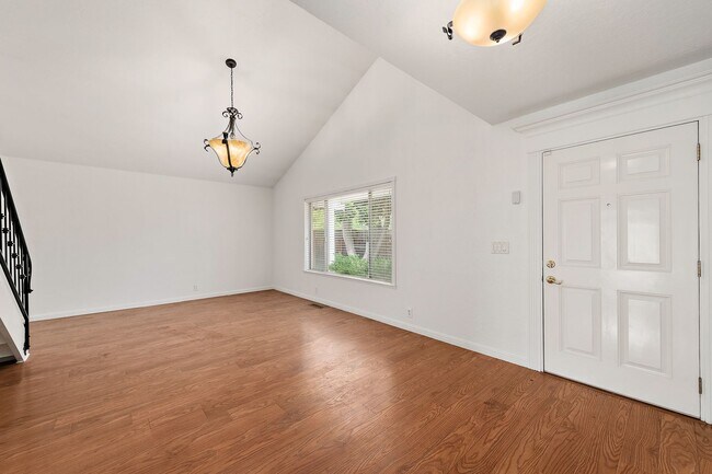 Building Photo - Spacious Single-Family Home in Great Location!