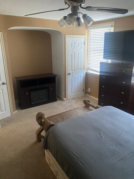 Building Photo - 178 E Fariston Dr