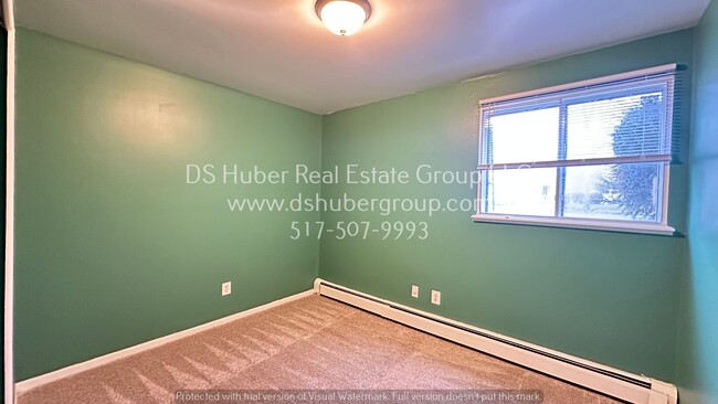 Building Photo - Lower level apartment - 2 bed 1 bath in La...