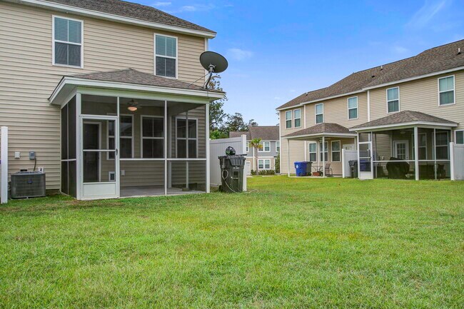 Building Photo - 7824 Montview Rd