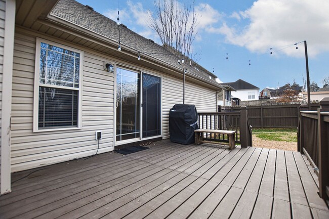 Building Photo - Pet Friendly Ranch with Bonus!