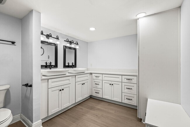 Building Photo - 5945 Parkwalk Dr