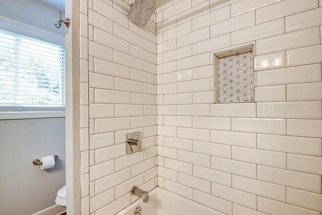 Building Photo - House 3 bed, 2 bath