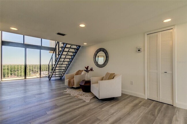 Building Photo - 500 N Osceola Ave