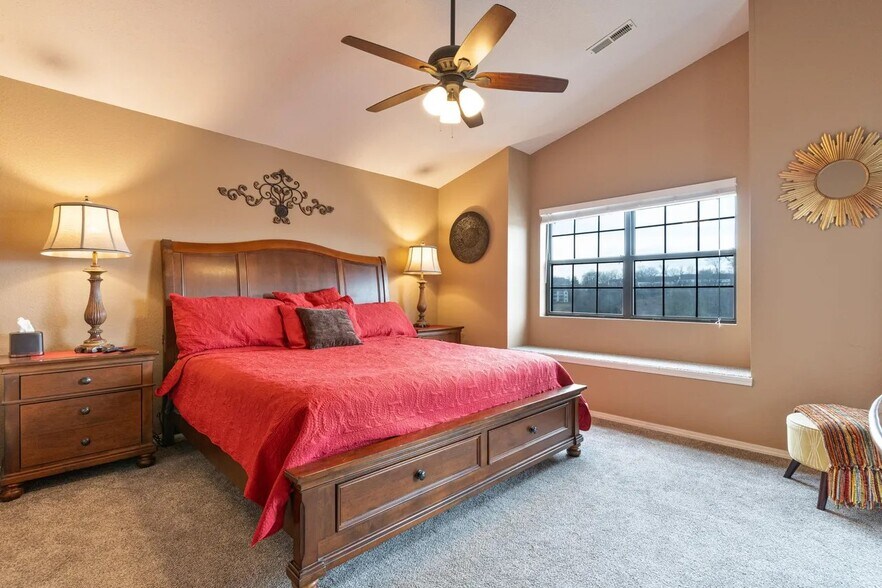 Building Photo - 2700 Green Mountain Dr