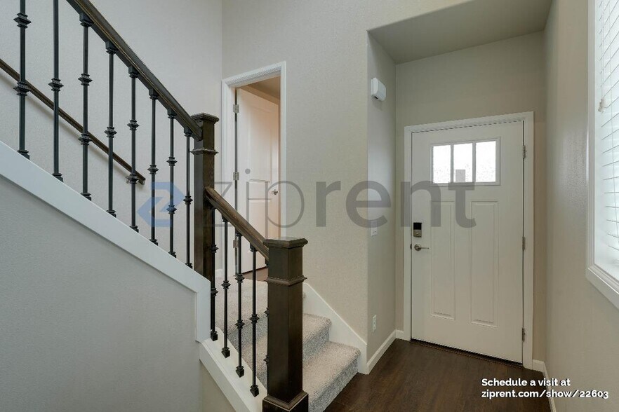 Building Photo - Unit