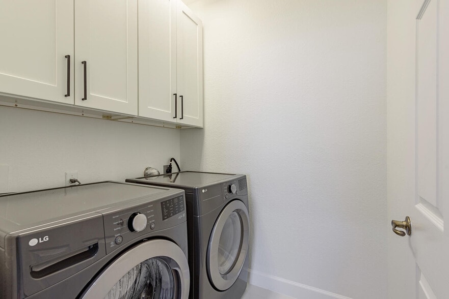 washer / dryer - 7123 Blue Juniper Ct