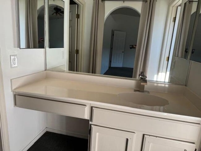 Building Photo - Cute 3 Bedroom 2 Bath 2 Car Garage Home in "Prescott Valley"