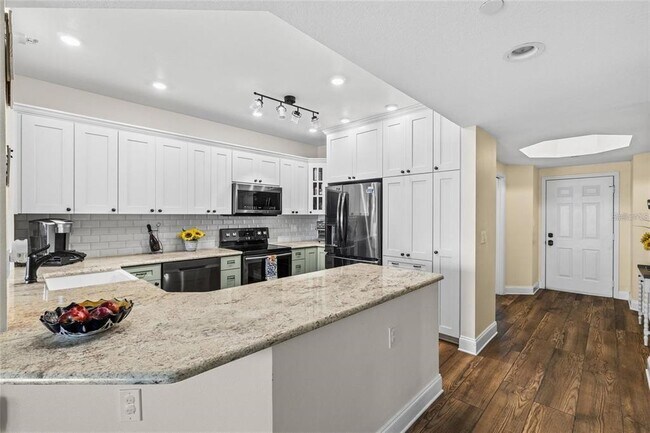 Building Photo - 8000 Sailboat Key Blvd S