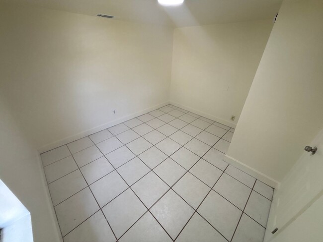 Building Photo - 3-Bed, 2-Bath Home on Lowell St in Tallahassee