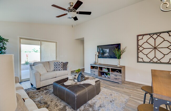 Building Photo - 1740 E Fontana Dr