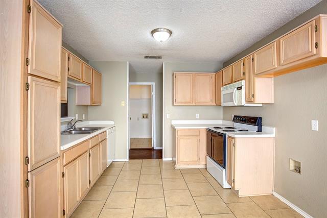 Building Photo - 8108 Spruce Valley Dr