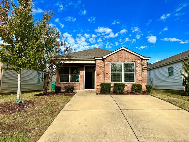 Primary Photo - Home for rent in Moundville! View with 48 ...