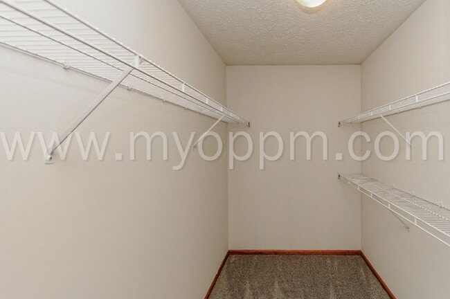 Building Photo - Bright and Spacious 4 Bedroom Home | Bellevue