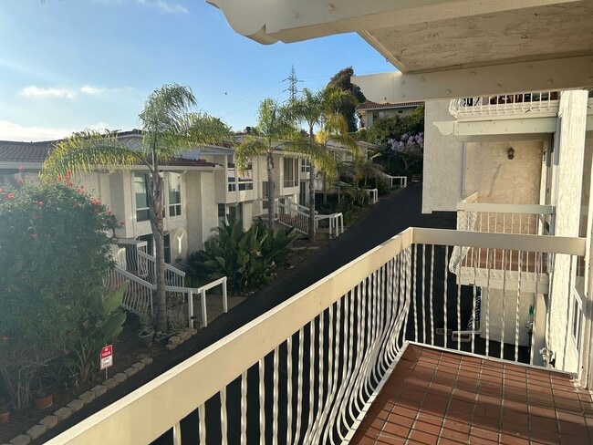Building Photo - Luxurious Carlsbad Townhome with Ocean Views