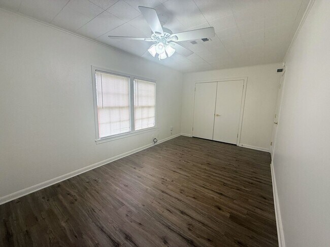 Building Photo - Cozy 3 bedroom, 2 bathroom home in Lake Charles