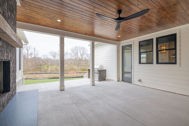 Building Photo - Like New 4 Bedroom Luxury Home in Franklin TN