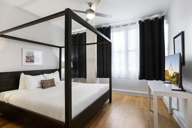 Building Photo - 925 Common St